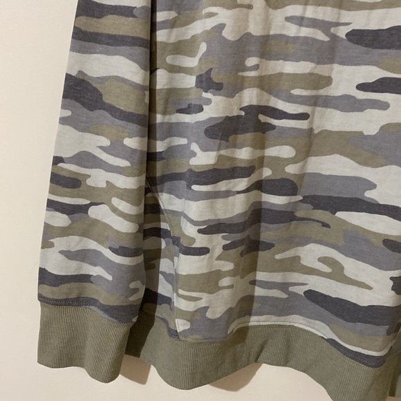 C&C California Women Camo Print Sweater Size XL - Picture 9 of 14